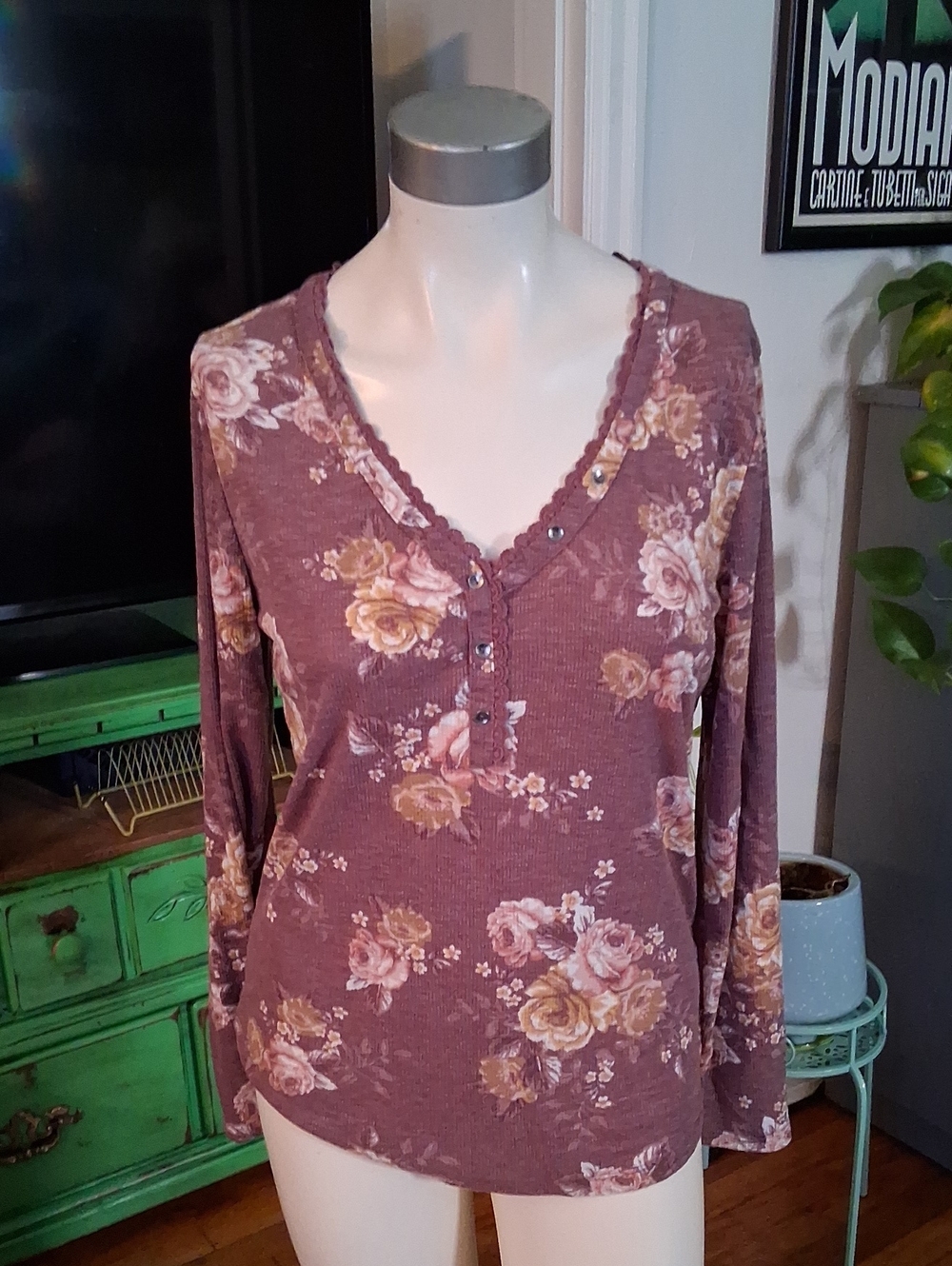Maurices Mauve Floral V-Neck Henley Long Sleeve Top